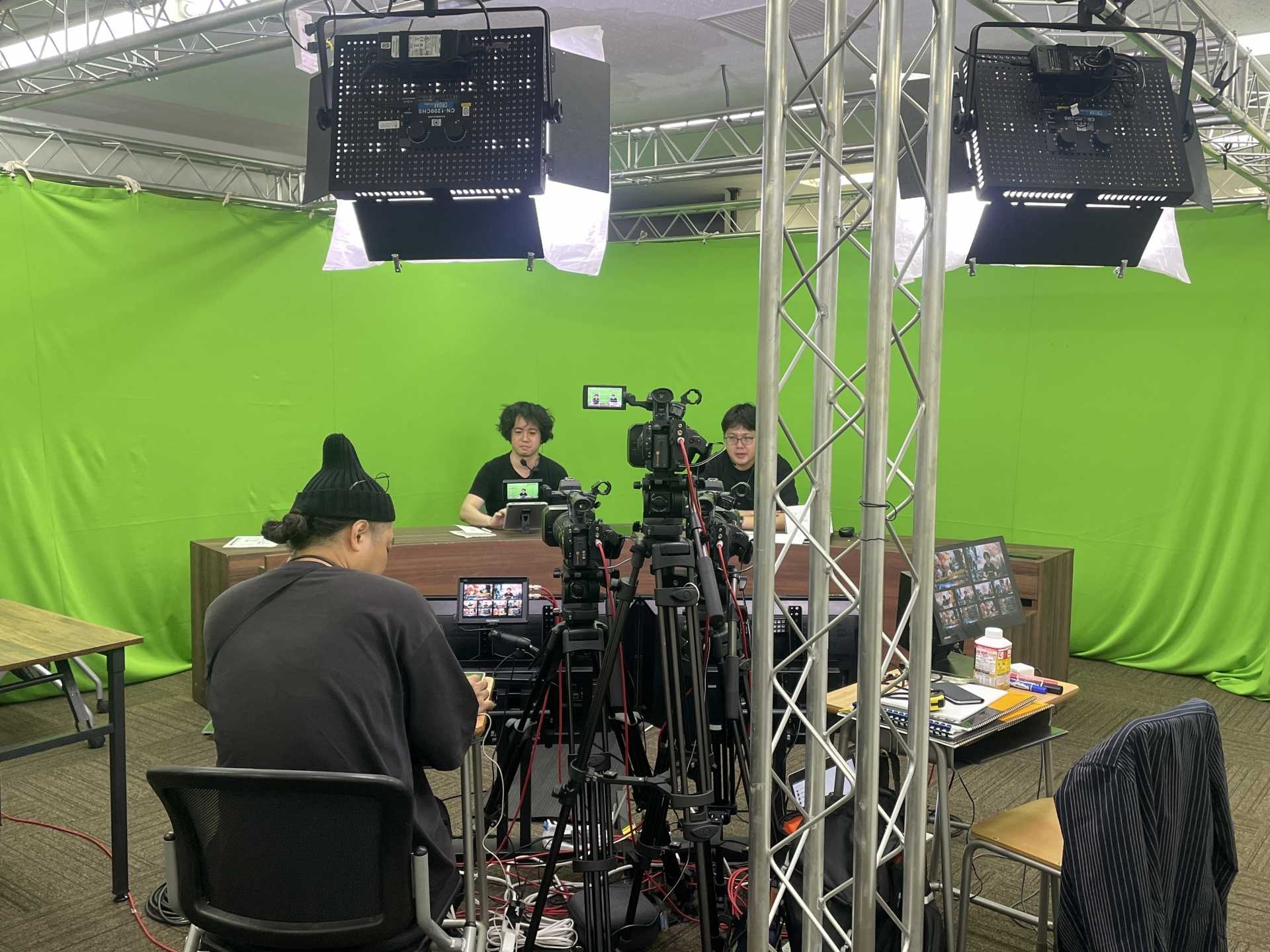 翌日には英語放送もDスタジオで実施